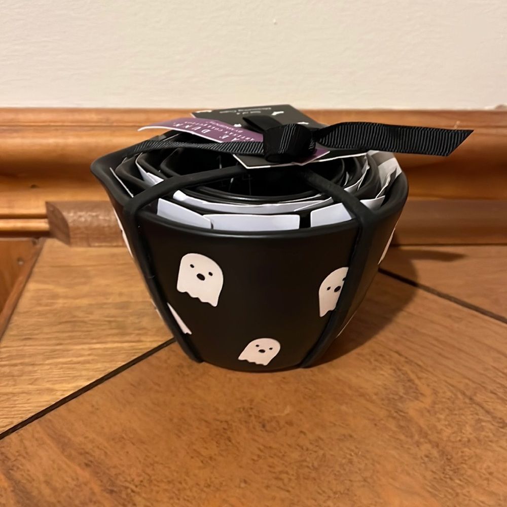 NWT Rae Dunn ghost measuring cups